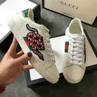 baskets paire de chaussures gucci femmes cowhide snakes